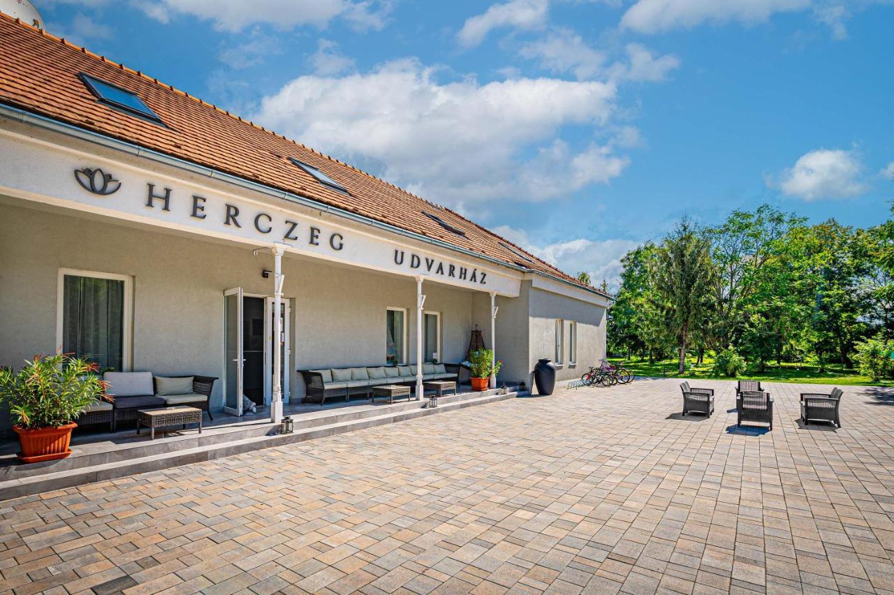 Herczeg Udvarhaz โปรอสซโล ภายนอก รูปภาพ